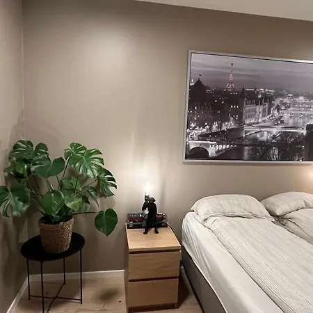 Modern, Big Balcony, Fully Equipped, Free Parking, In Family Friendly Area Lägenhet *