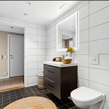 Modern, Big Balcony, Fully Equipped, Free Parking, In Family Friendly Area Oslo